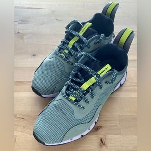 8.5 Reebok sage sneakers